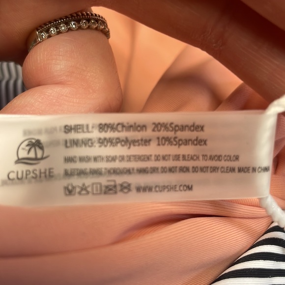 Cupshe one piece bathing suit - Picture 2 of 2